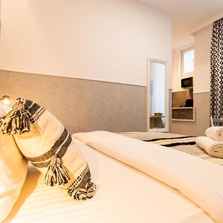 Okbrasov - Apartment & Studio In The Heart Of Old Town, Moments Away From The Black Church Exteriör bild