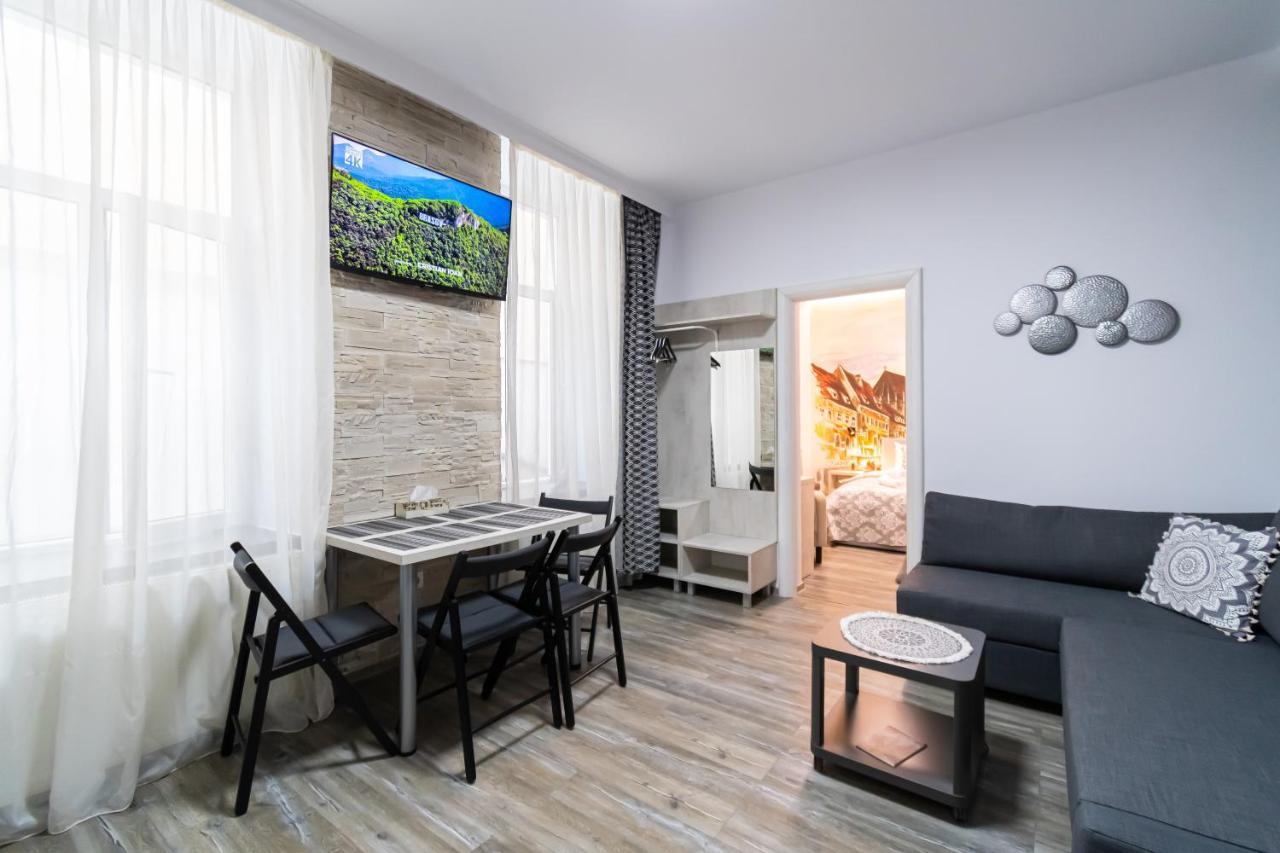 Okbrasov - Apartment & Studio In The Heart Of Old Town, Moments Away From The Black Church Exteriör bild