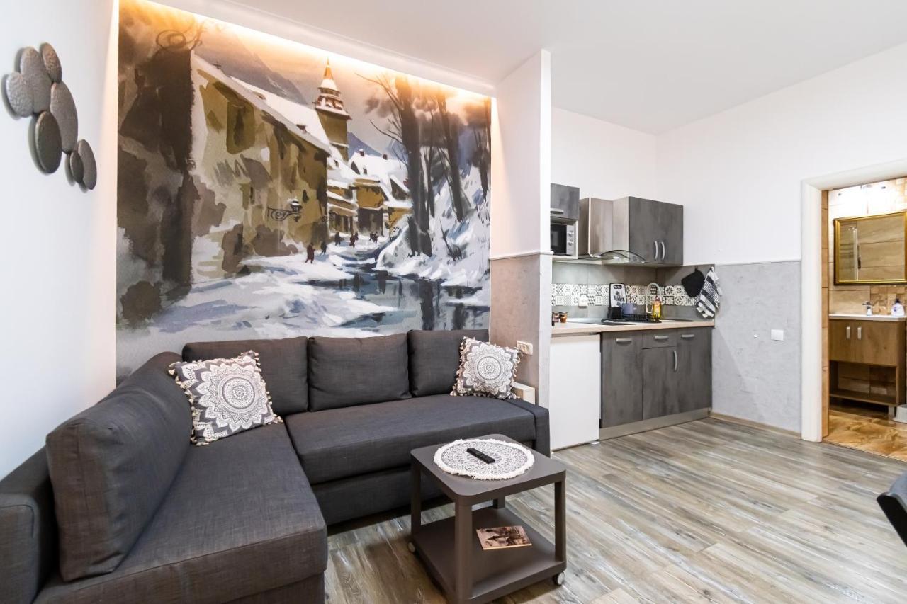 Okbrasov - Apartment & Studio In The Heart Of Old Town, Moments Away From The Black Church Exteriör bild
