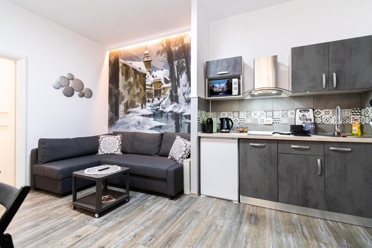 Okbrasov - Apartment & Studio In The Heart Of Old Town, Moments Away From The Black Church Exteriör bild